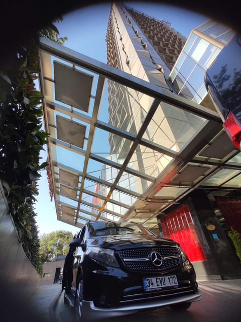 Istanbul: Private Airport Transfer - Vehicle Amenities