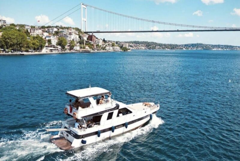 Istanbul: Small Group Yacht Tour With Unlimited Wine - Tour Experience