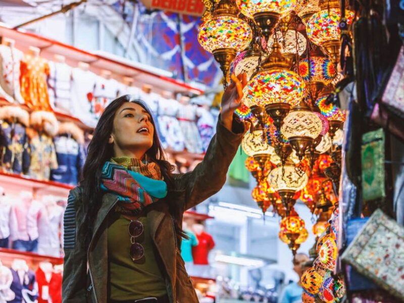 Istanbul: Spice Bazaar Tour and Bosphorus Morning Cruise - Participants and Language