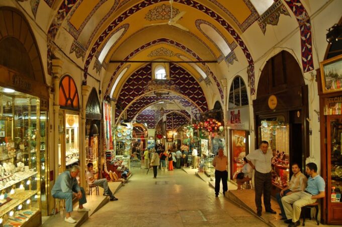 Istanbul: Spice Bazaar Tour and Bosphorus Morning Cruise - Itinerary Highlights