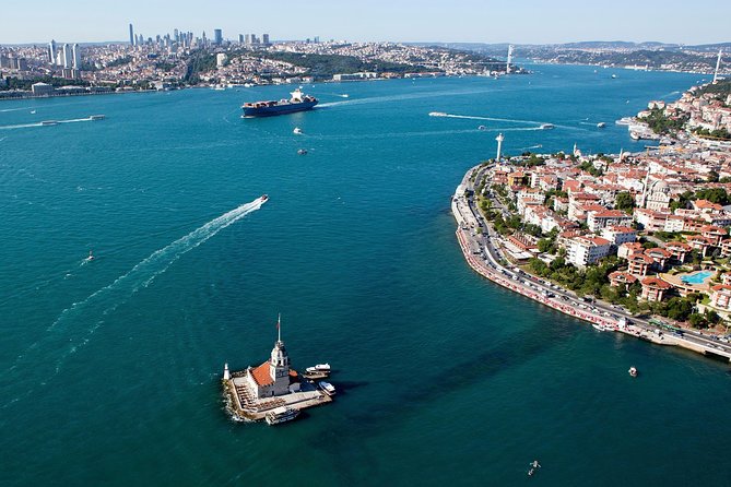 Istanbul Super Saver: Bosphorus Sightseeing Tour & Dining Out in a Turkish Way - Exploring the Bosphorus Cruise