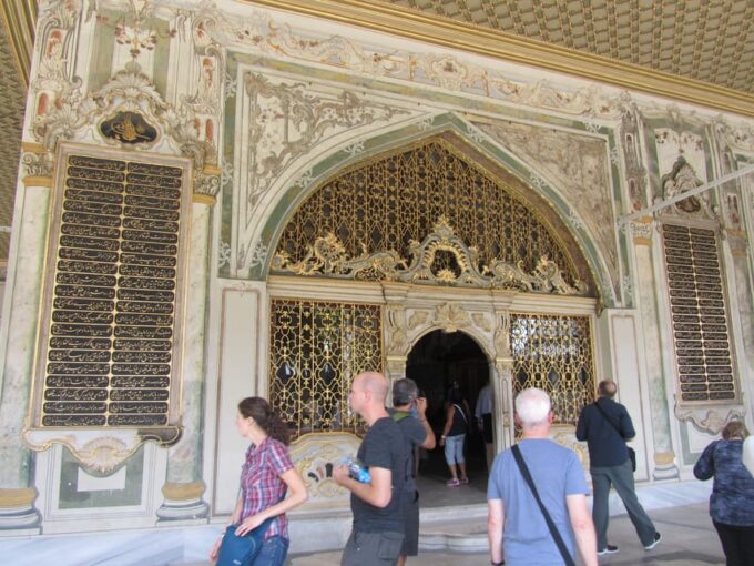 Istanbul: Topkapi, Hagia Sophia and Basilica Cistern Tour - Cancellation and Accessibility