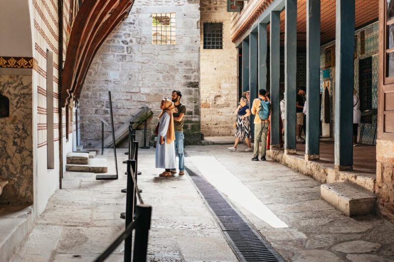 Istanbul: Topkapi Palace and Harem Guided Tour With Ticket - Itinerary Details