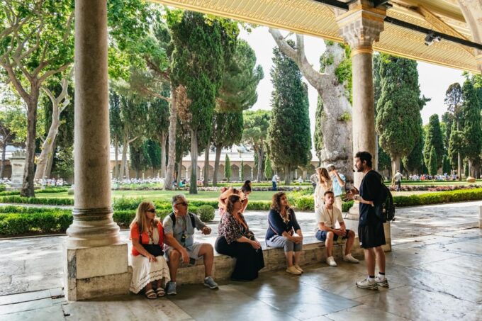 Istanbul: Topkapi Palace and Harem Guided Tour With Ticket - Group Options