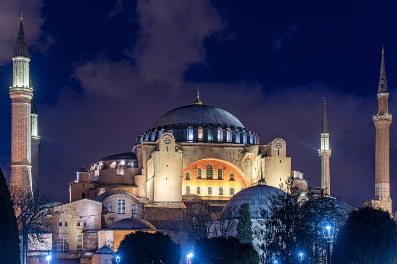 Istanbul: Tour of Hagia Sophia and Blue Mosque By Night - Itinerary