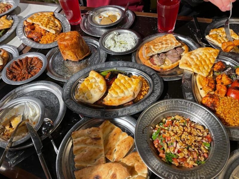 Istanbul: Traditional Turkish Dinner - Dining Experience