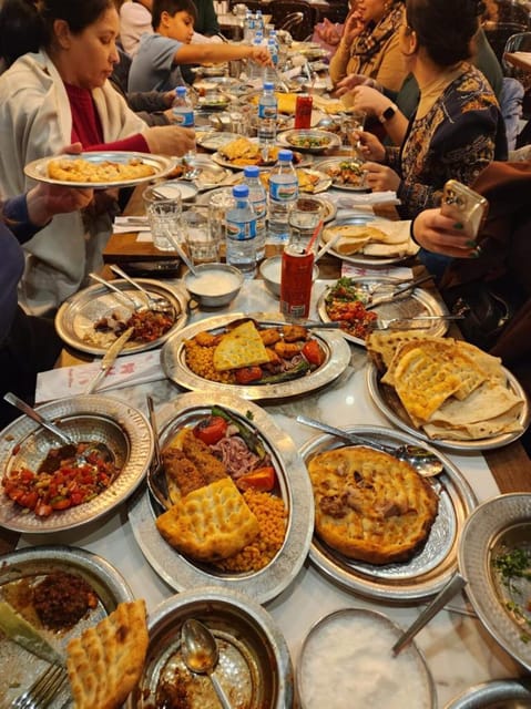 Istanbul: Traditional Turkish Dinner - Social Interaction