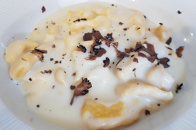 Italian Cocktail + Art of Making Pasta Cooking Class In Unique Milan Location - Customer Experiences