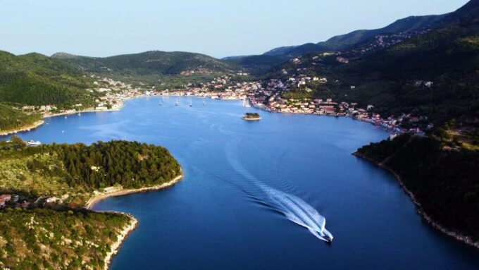 Ithaca Island Tour With Bus & Swim Stops - Boat Cruise and Swim
