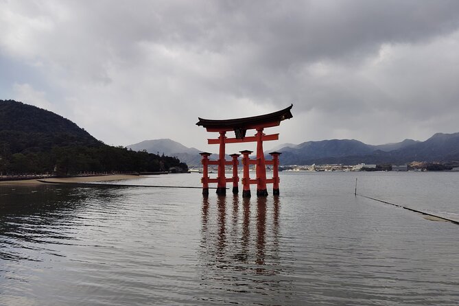 Itsukushima Shrine Tour With Local Guide - Exploring Itsukushima Shrine
