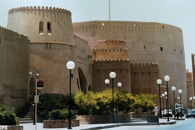 Jabl Shams With Nizwa for Tours and Sightseeing - Exploring Nizwa, Omans Old Capital