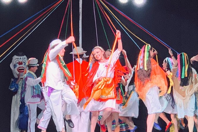 Jacchigua Show in Quito - Showcasing Traditional Dance and Costumes