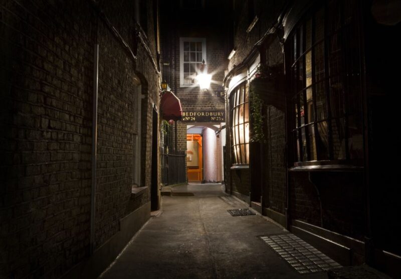 Jack The Ripper Tour in Londons East End - Analyzing Documentary Evidence of Murders