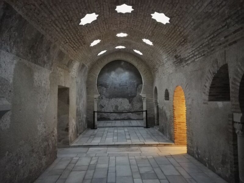 Jaén 2.5-Hour Tour: Cathedral, Arabs Baths and Old City - Key Points