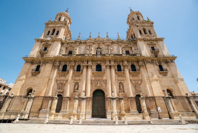 Jaén: 3 Hour Tour, Cathedral, Arab Baths + Olive Oil Tasting - Tour Logistics and Accessibility