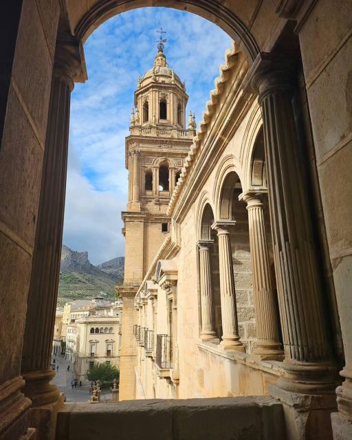 Jaén: Tour, Cathedral, Arch San Lorenzo and Jewish Quarter - Key Points