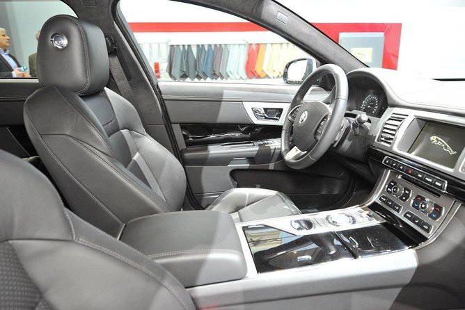 JAGUAR Chauffeur Car Service to Laguardia Airport - Pickup and Drop-off Details