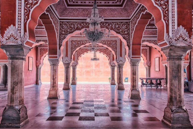 Jaipur: City Palace, Hawa Mahal & Jantar Mantar Private Tour - Patrika Gate Exploration