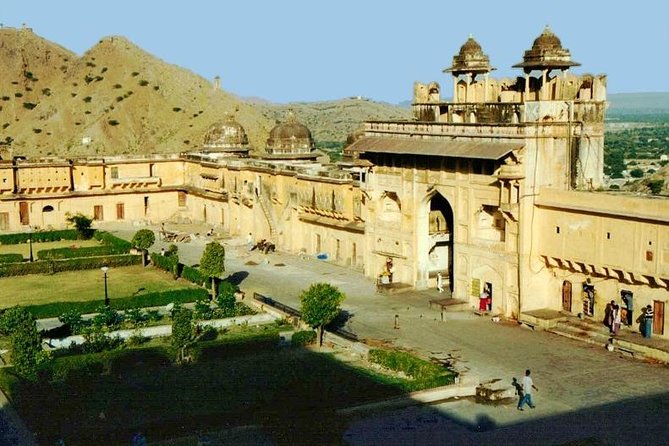Jaipur Day Trip From Delhi by Private Taxi - Transportation and Pickup