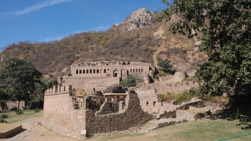 Jaipur: Deepest Step Well in India & Haunted Fort Day Trip - Important Information