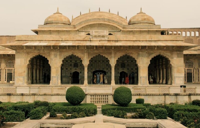 Jaipur Half-Day Tour to Amer Fort, Jal Mahal & Stepwell - Tour Guide Expertise