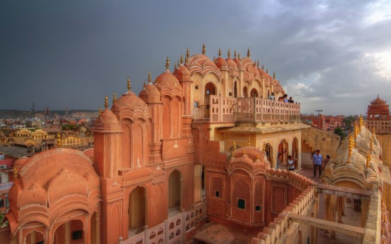 Jaipur Local Sightseeing With Expert Tourist Guide & Lunch - Itinerary Highlights