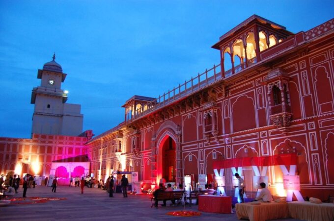 Jaipur: Private City Tour With Car & Guide - Amber Fort Exploration