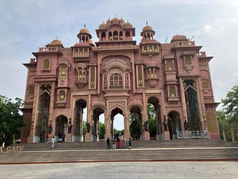 Jaipur: Private Luxury 2-Days City Tour With Guide by Car - Itinerary Highlights