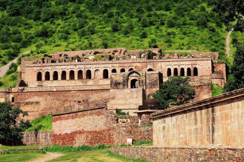 Jaipur to Haunted Bhangarh & Abhaneri Stepwell Day Tour - Bhangarh Fort Mysteries