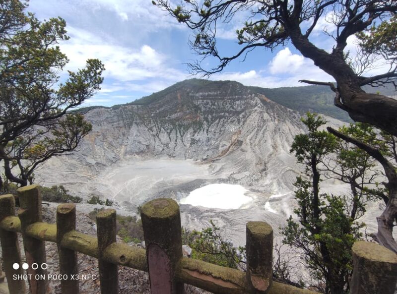 Jakarta: Active Volcano, Waterfall &Beautiful Local Village - Tea Plantation Stop