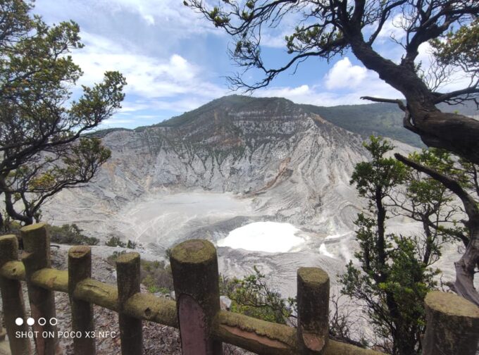 Jakarta: Active Volcano, Waterfall &Beautiful Local Village - Included in the Tour