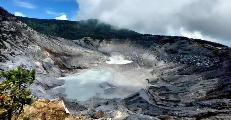 Jakarta: Bandung Volcano Day Tour - Key Points