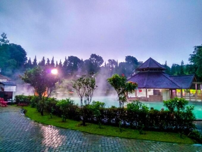 Jakarta: Bandung Volcano Day Tour - Included Amenities