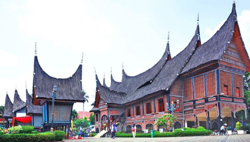 Jakarta: Beautiful Miniature Glorious Park of Indonesia - Location and Features