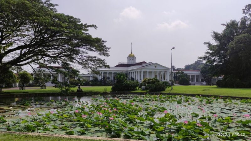 Jakarta : Botanical Garden, Waterfalls, and Rice Fields Tour - Bogor Botanical Gardens