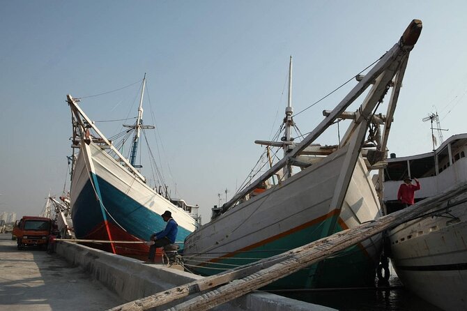Jakarta Full-Day Highlights Tour With Transfer - Transportation and Guide