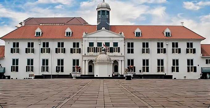 Jakarta Heritage City Tour With Lunch & Souvenir - Guided Tours and Durations
