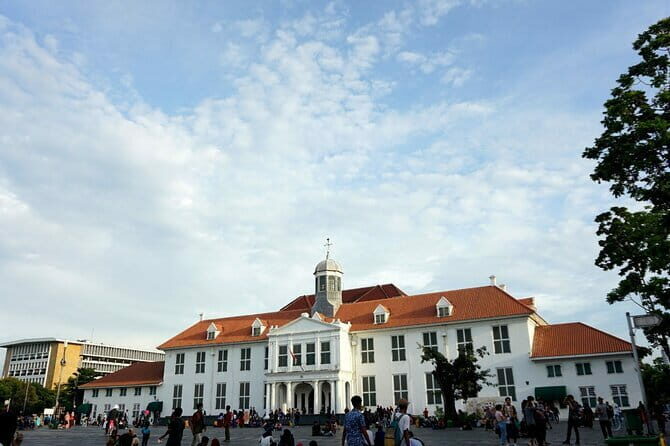 Jakarta Highlight Places with Multilingual Guide - A Closer Look at the Experience