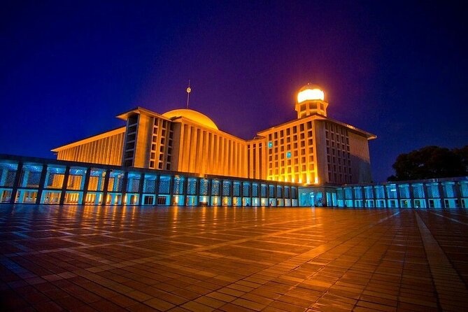 Jakarta Night Tour : Enjoyable Night Time in Jakarta (Hotel Pick-Up) - Jakarta National Monument