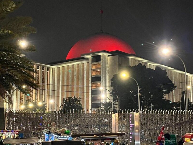 Jakarta Night Tour: Guided Sightseeing & Street Food Tour - Key Points
