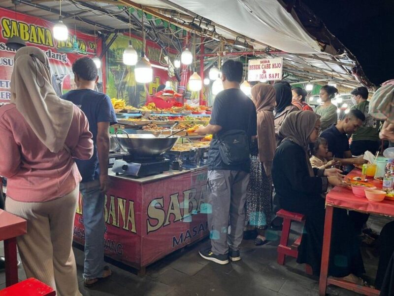 Jakarta Night Tour: Guided Sightseeing & Street Food Tour - Inclusions
