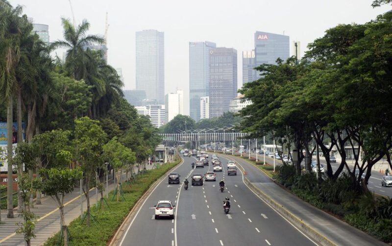 Jakarta: Private Car Charter With Driver in Group by Van - Vehicle Capacity