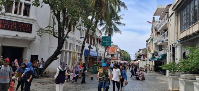 Jakarta: Private Car Charter With Driver in Group by Van - Booking and Cancellation Policy