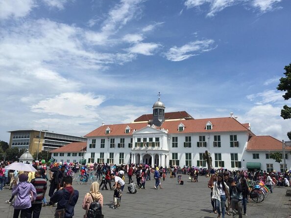 Jakarta Private Custom Walking Tour With a Guide - Key Points