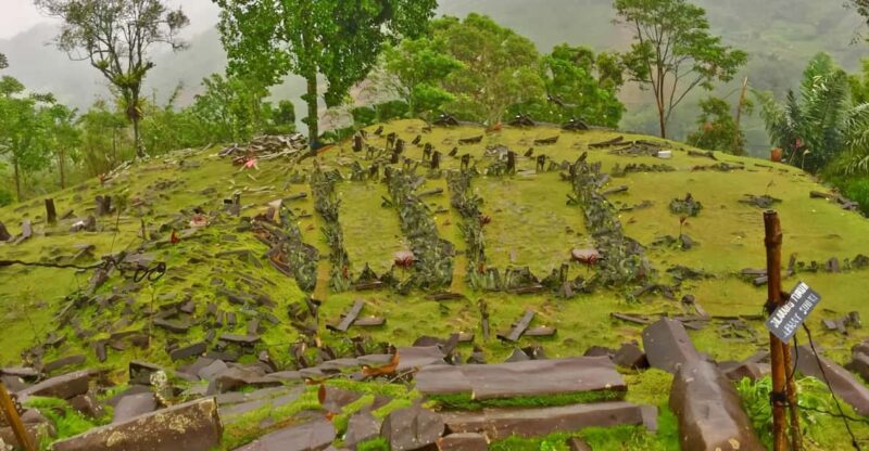 Jakarta Private Tour: Gunung Padang Site - Site Layout and Features