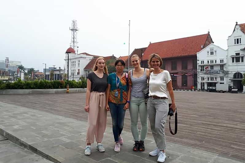 Jakarta Private Tour With Local Guide & Lunch - Highlights and Inclusions