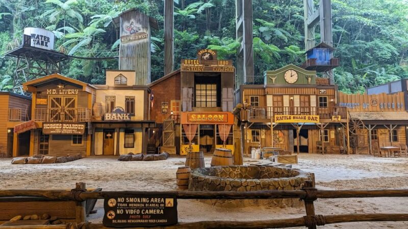 Jakarta: Safari Park Show, Tea Plantation & Waterfall - Elephant Riding