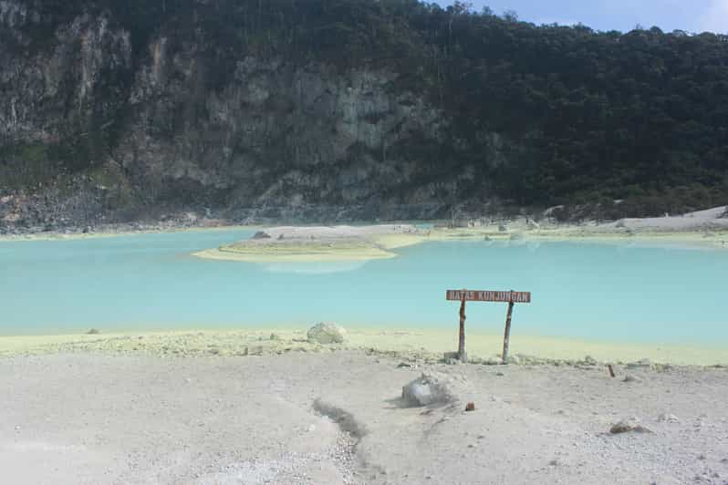 Jakarta Tour: White Crater, Pinisi Resto, Hotspring - Volcanic Crater Lake
