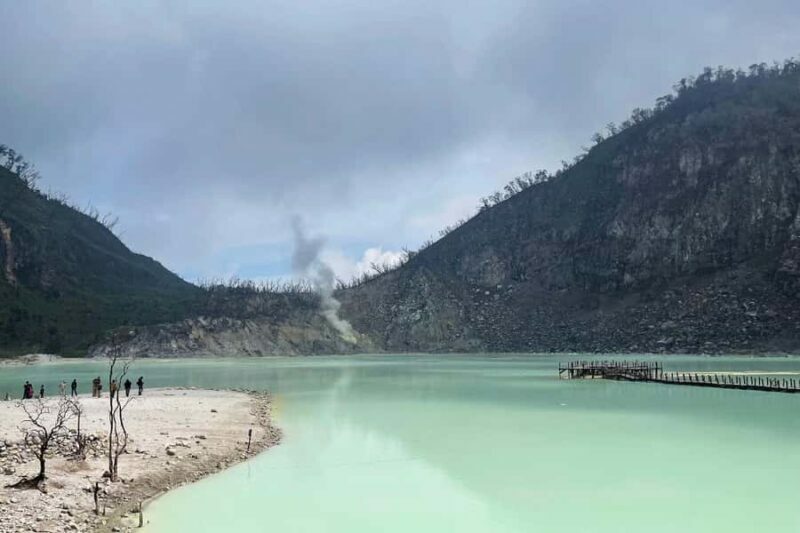 Jakarta: Volcano, Suspension Bridge and Hot Spring - The First Stop: Kawah Putih (White Crater)