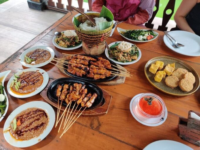 Jakarta: Volcano, Tea/Rice Fields, Hot Spring, Local Food - Frequently Asked Questions